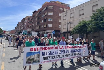 Multitudinaria manifestaci&oacute;n en defensa de la sanidad p&uacute;blica