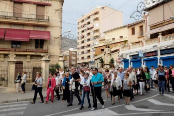 La Virgen pasea por las calles de Petrer