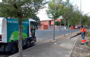 El Ayuntamiento lanza una nueva contrata de limpieza viaria para mejorar el servicio ampliamente