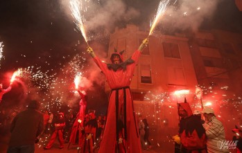 Un espect&aacute;culo visual del Correfoc pone el punto final a las Fiestas Patronales