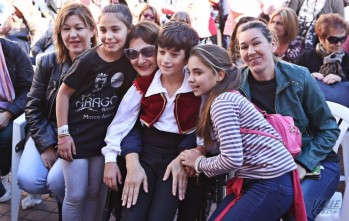 Cientos de personas participan en el acto solidario a favor de Cati Saborido 