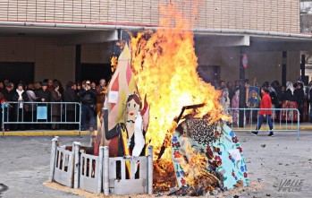 San Francisco pone el broche de oro a su Semana Cultural con la crem&aacute; de su Falla de la Media Fiesta