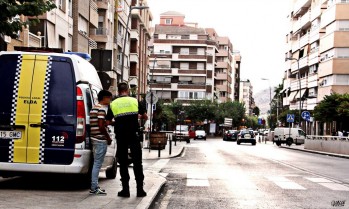 La Polic&iacute;a pone ocho multas por consumo de alcohol y una por orinar en la calle en un fin de semana