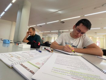 El largo y c&aacute;lido verano preparando oposiciones en la biblioteca de La Ficia