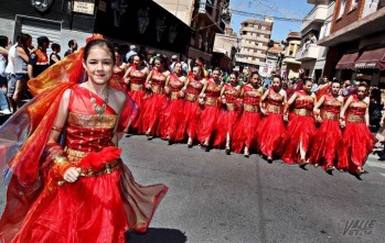 Petrer ultima sus Moros y Cristianos con la presentaci&oacute;n del cartel del Desfile Infantil