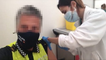 Comienza la vacunaci&oacute;n de polic&iacute;as, guardias civiles y personal de emergencias