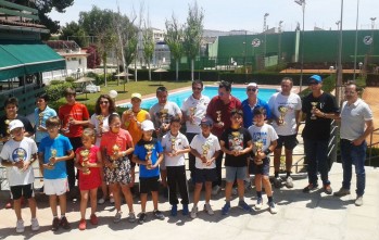 Los j&oacute;venes tenistas del Club de Campo de Elda destacan en un fin de semana dedicado al deporte