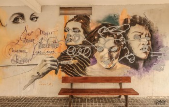 Vandalismo en el mural feminista de Artenbitrir d&iacute;as antes de que lo eliminen