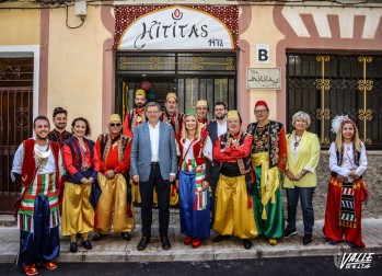 Ximo Puig visita las fiestas de Moros y Cristianos de Petrer
