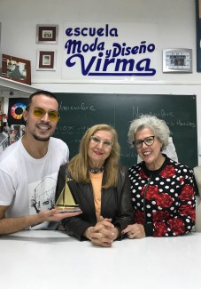 El dise&ntilde;ador eldense Alejandro Mora recibe un reconocimiento como "Joven talento" por la escuela Virma