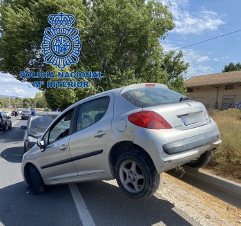 Dos detenidos tras una larga y accidentada persecuci&oacute;n en Elda