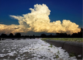 El cielo se rompe sobre Elda