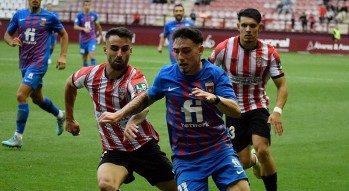 El Eldense duerme l&iacute;der tras sumar un punto ante el UD Logro&ntilde;&eacute;s (0-0)