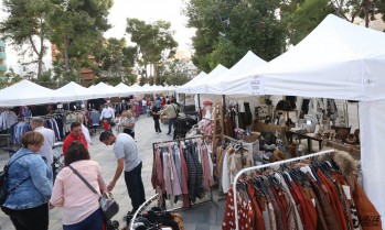 Los comercios de Elda llenan de vida la Plaza Castelar con la s&eacute;ptima edici&oacute;n de Firelda