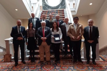 Los jubilados de Elda se re&uacute;nen con Adela Pedrosa y varios senadores