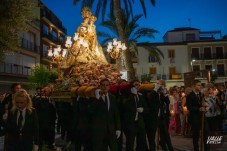 La Virgen de la Salud vuelve a congregar a miles de personas en las calles de Elda
