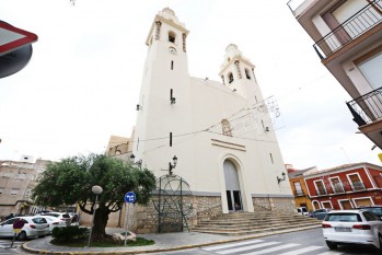 Santa Ana luce renovada para celebrar las fiestas de Moros y Cristianos