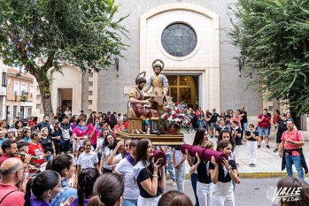 Los falleros arropan a San Crisp&iacute;n y San Crispiniano en la cuenta atr&aacute;s para las fiestas del fuego
