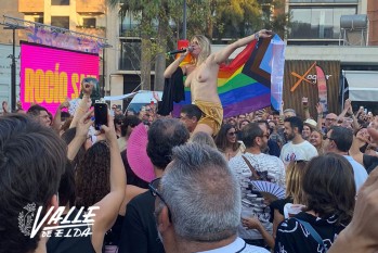 Roc&iacute;o Saiz vuelve a mostrar sus pechos en una actuaci&oacute;n en Elda tras la pol&eacute;mica en Murcia