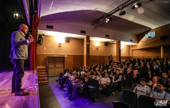 Paco Ponce se compromete a dar ordenadores port&aacute;tiles a los alumnos que pasen al Instituto en Petrer