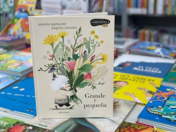 "Grande y peque&ntilde;a" de Arianna Squilloni con ilustraciones de Raquel Catalina