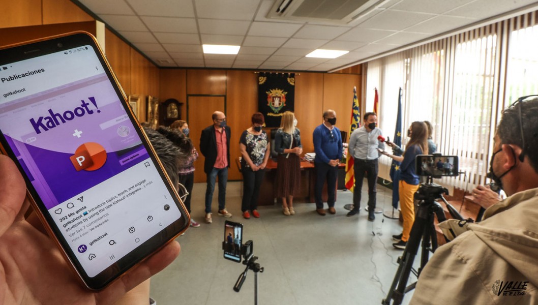 Unos 2.000 alumnos reforzaron la PAU con el Kahoot lanzado por los institutos de Petrer Unos 2.000 alumnos reforzaron la PAU con el Kahoot lanzado por los institutos de Petrer