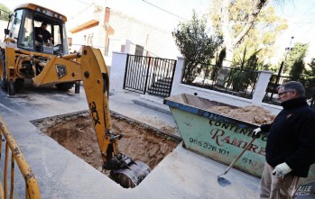 El Ayuntamiento repara el emboce del alcantarillado del barrio Numancia