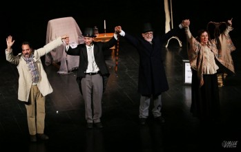 El cl&aacute;sico "Cuento de Navidad" del eldense Dami&aacute;n Varea emocion&oacute; al Teatro Castelar