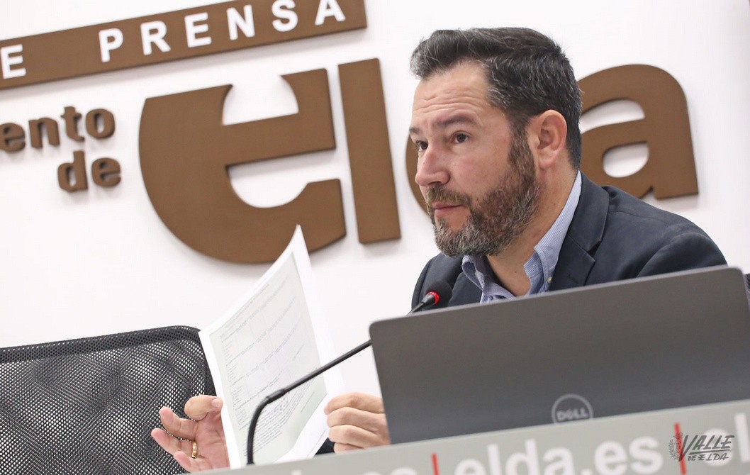 El PP denuncia el "acoso" del plurilingüismo a través de una encuesta sobre el valenciano en los institutos El PP denuncia el "acoso" del plurilingüismo a través de una encuesta sobre el valenciano en los institutos