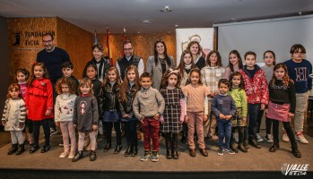 Los ni&ntilde;os recogen los premios del 10&ordm;  Concurso de dibujo infantil Valle de Elda con San Ant&oacute;n