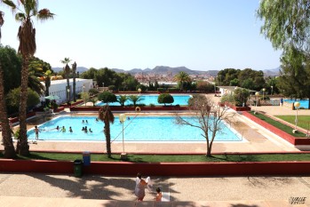 Las piscinas de San Crisp&iacute;n de Elda abren solo para la Escuela de Verano