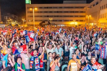 M&aacute;s 2.000 personas ven el ascenso en la fan zone de La Ficia