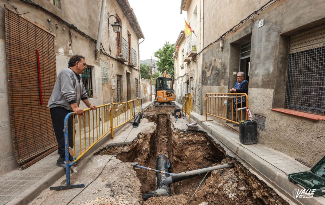 Renuevan la red de saneamiento de la calle Ramón y Cajal de Elda Renuevan la red de saneamiento de la calle Ramón y Cajal de Elda