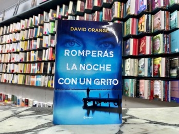"Romper&aacute;s la noche con un grito" de David Orange