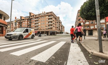 Petrer repone la se&ntilde;alizaci&oacute;n horizontal de trece v&iacute;as p&uacute;blicas