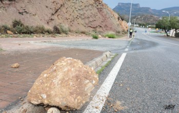 Las intensas lluvias provocan desprendimientos de grandes rocas de La Torreta