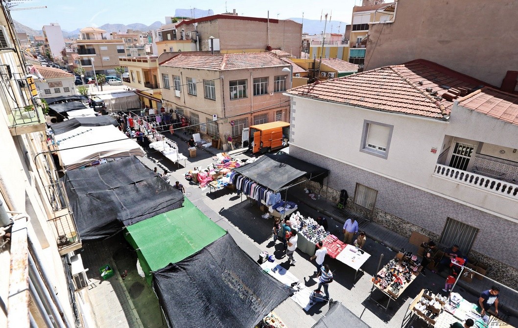 Los vendedores de los mercadillos indignados por no poder abrir sus puestos Los vendedores de los mercadillos indignados por no poder abrir sus puestos