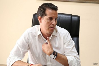 Alfaro afirma que "ni se exigir&aacute; a los funcionarios hablar en valenciano ni se eliminar&aacute; la exenci&oacute;n de los centros"