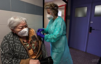 Dos equipos m&oacute;viles con diez sanitarios vacunar&aacute;n a domicilio en Petrer