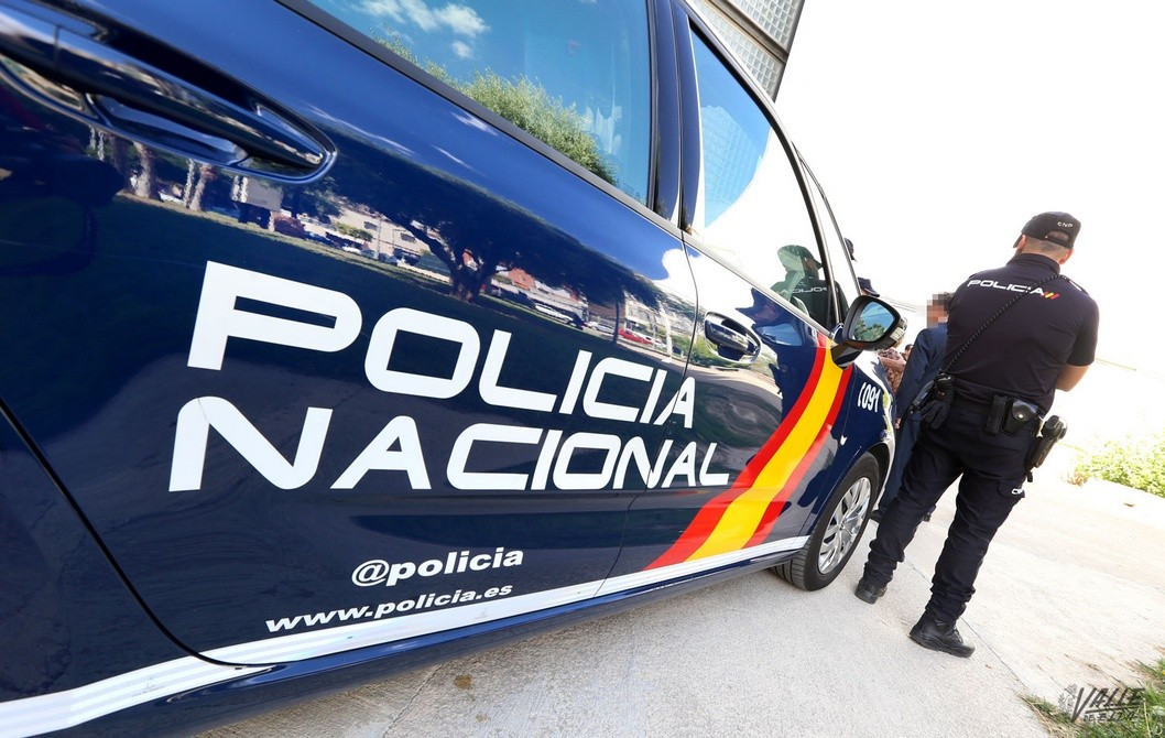 La Policía Nacional detiene en Elda y Petrer a siete personas por simular delitos para cobrar indemnizaciones La Policía Nacional detiene en Elda y Petrer a siete personas por simular delitos para cobrar indemnizaciones