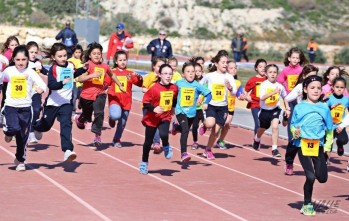 Cerca de 900 ni&ntilde;os participan en el Cross Escolar 2017
