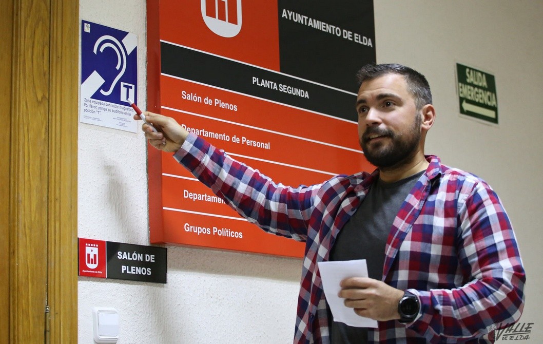 Izquierda Unida pide más bucles magnéticos para personas sordas y señales para ciegos Izquierda Unida pide más bucles magnéticos para personas sordas y señales para ciegos