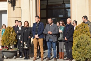 Las autoridades municipales guardan un minuto de silencio por la &uacute;ltima v&iacute;ctima de violencia de g&eacute;nero en la Comunidad Valenciana