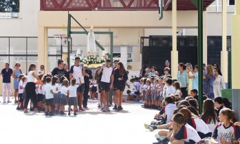 La imagen peregrina de la Virgen de F&aacute;tima visita el colegio de Las Carmelitas