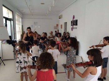 Resuena Aula Suzuki un  m&eacute;todo de aprendizaje  alternativo para los m&aacute;s peques
