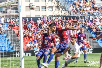 El adi&oacute;s del presidente rompe la racha de imbatibilidad del Eldense en casa (1-3)