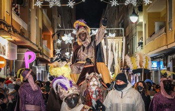 Los Reyes Magos llegaron a Elda siguiendo la senda de Bol&oacute;n