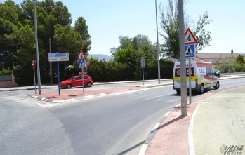 Atropellan a una ciclista en un paso de peatones a las afueras de Elda