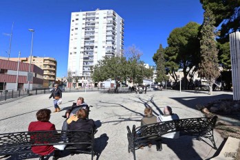 La Plaza Adolfo Su&aacute;rez dispondr&aacute; de aparatos de gimnasia para mayores