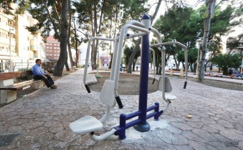 El parque Adolfo Su&aacute;rez estrena los primeros aparatos de gimnasia de Elda